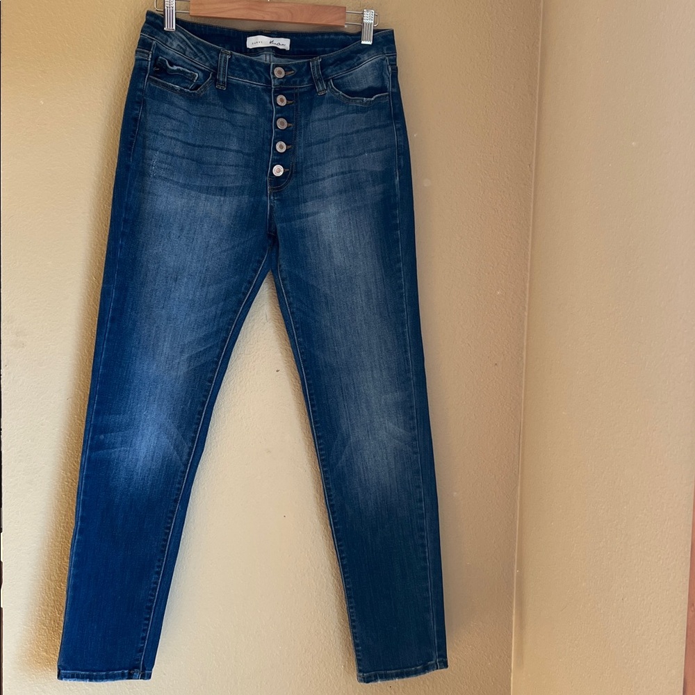 EUC‎ KanCan Jeans Curvy 11/29